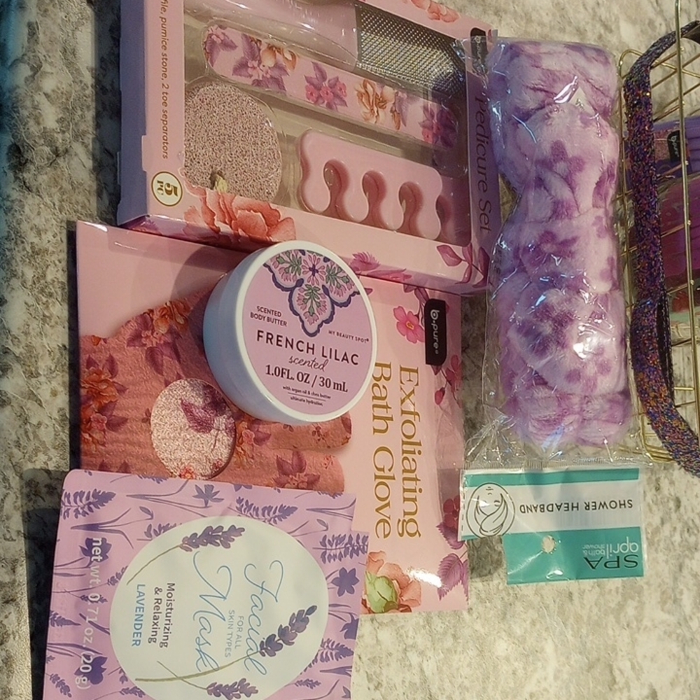 Pure Collection Purple Exfoliant & Scrub Gift Set - Picture 3 of 4